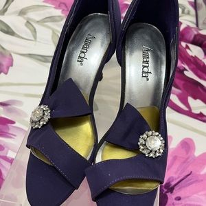 Women Brand New never worn purple heels sz 6